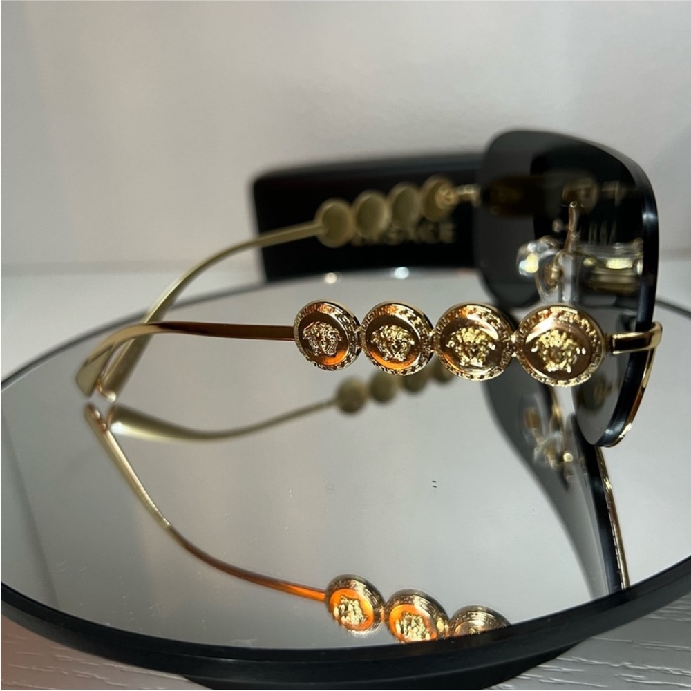 NWOT Versace Sunglasses. New VE2215